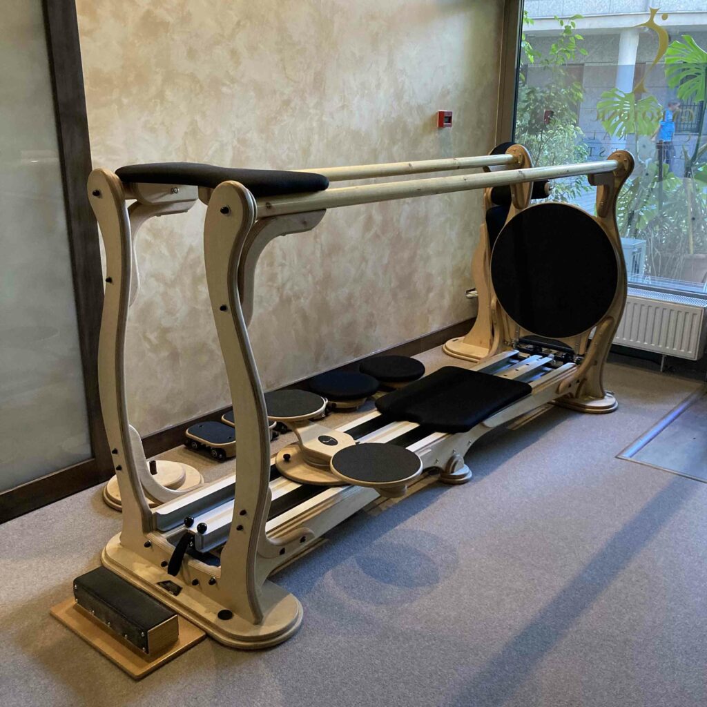 nyújtás hajlékonyság és rugalmasság növelés gyakorlatra használt gerinctorna gép budapesten